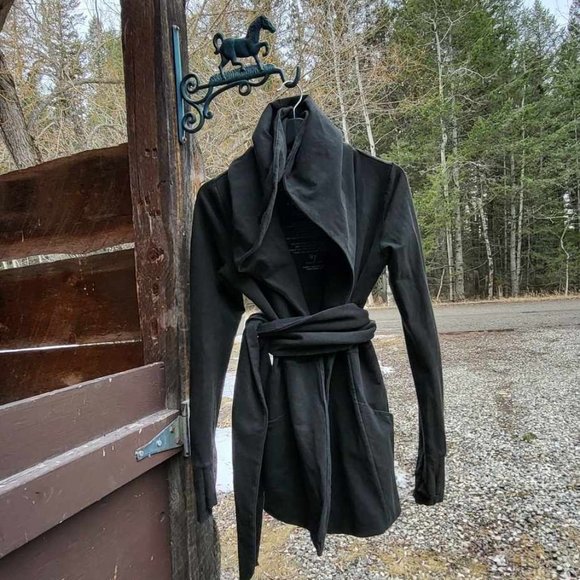 Black Kania Oversized Hood Sweatshirt Cardigan with Detached Belt - Picture 2 of 9